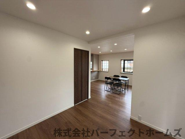 香里ヶ丘4丁目戸建の居間・リビング|使いやすい居間です