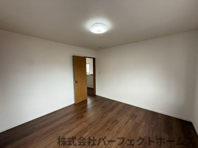香里ヶ丘4丁目戸建の洋室|コンパクトで使いやすい洋室です