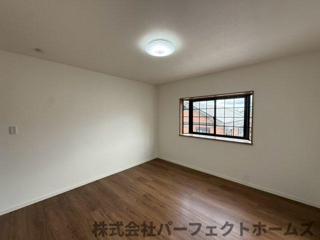 香里ヶ丘4丁目戸建の洋室|落ち着いた色調の洋室です