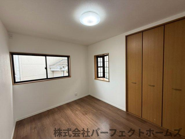 香里ヶ丘4丁目戸建の洋室|スタンダードな洋室です