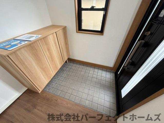 香里ヶ丘4丁目戸建の玄関|きれいな玄関です