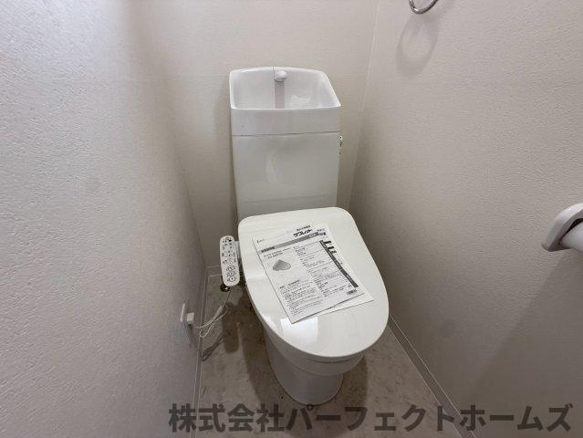 香里ヶ丘4丁目戸建のトイレ|2階トイレです