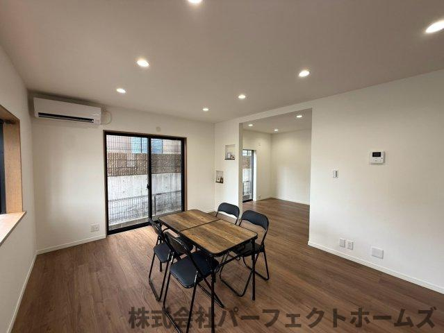 香里ヶ丘4丁目戸建の居間・リビング|おしゃれな居間です