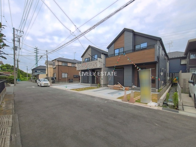 越谷市大字大泊 新築分譲住宅 全3棟 1号棟の前面道路含む現地写真