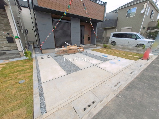 越谷市大字大泊 新築分譲住宅 全3棟 1号棟の駐車場
