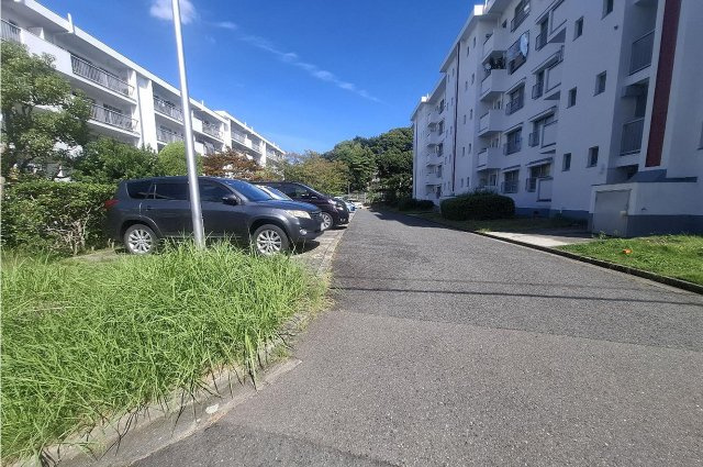 泉北茶山台第一次住宅11号棟の駐車場