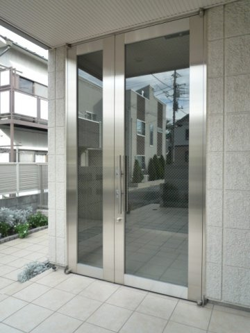 Ｅｎｓｏｌｅｉｌｌｅｅのエントランス