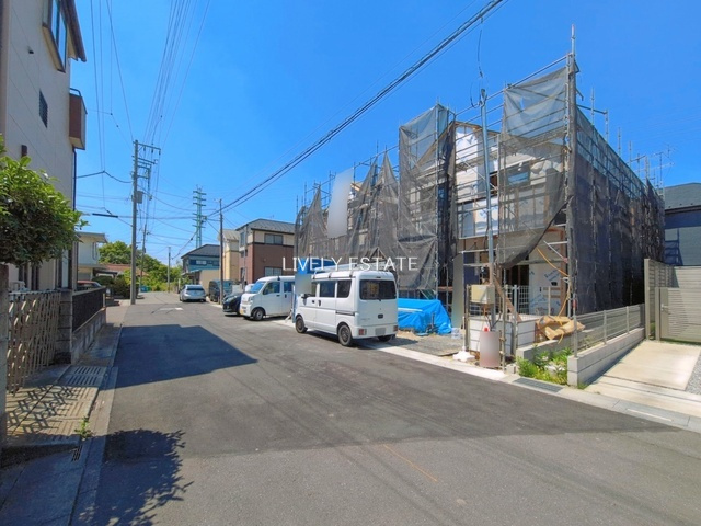 越谷市大字大泊 新築分譲住宅 全3棟 2号棟の前面道路含む現地写真