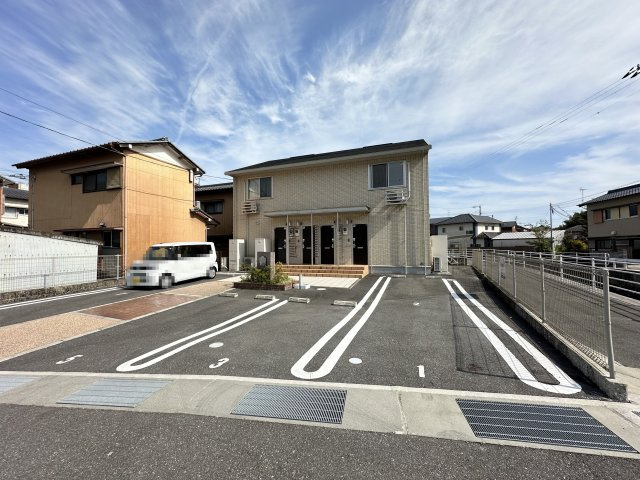 シャルムＡＺＯＮＯの駐車場