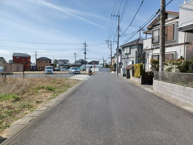 岩槻区南平野中古戸建の前面道路含む現地写真