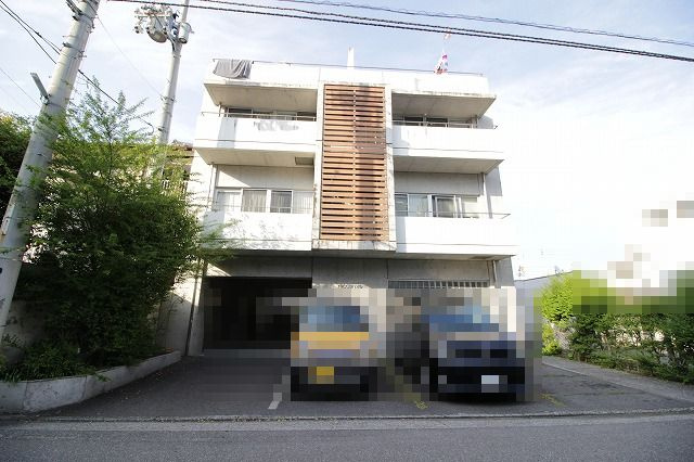 ア・ラコント 南棟の駐車場|駐車場です