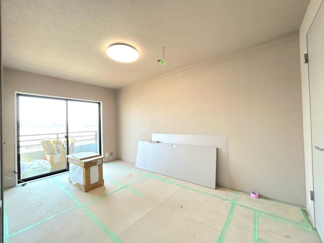 エクセシオール港区海岸の洋室|まもなくリフォーム工事完了予定。
早めのご見学をお待ちしております。