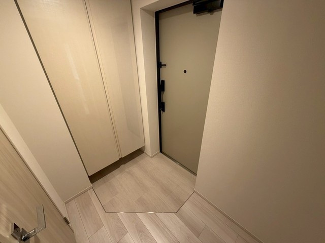 S-RESIDENCE東千田公園alesiaの玄関|ゆったりとした玄関です