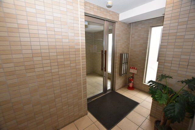カームレスト根岸のロビー