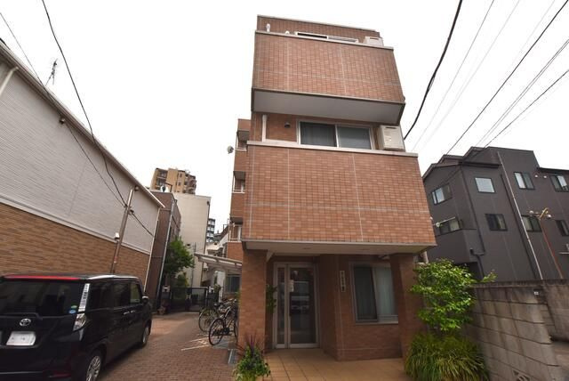 カームレスト根岸の外観