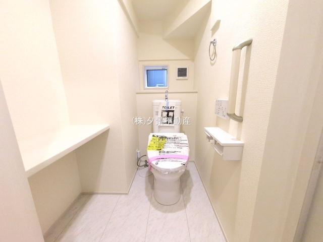 《仲介手数料無料》上尾市本町５丁目5-17新築一戸建てブルーミングガーデンのトイレ