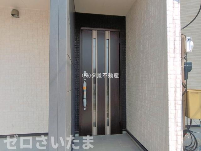 《仲介手数料無料》上尾市本町５丁目5-17新築一戸建てブルーミングガーデンの玄関
