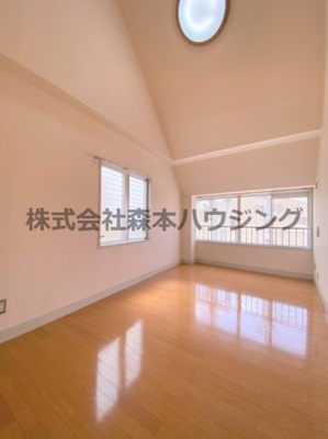 【洋室】 | 　UEDAビル | 明るい洋室です