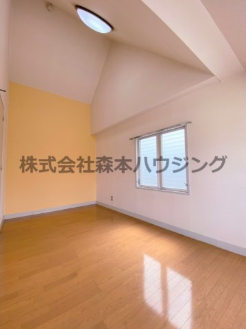 【洋室】 | 　UEDAビル | 広々とした洋室です