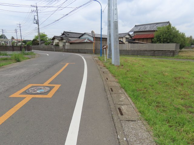 坂戸市石井売地の前面道路含む現地写真