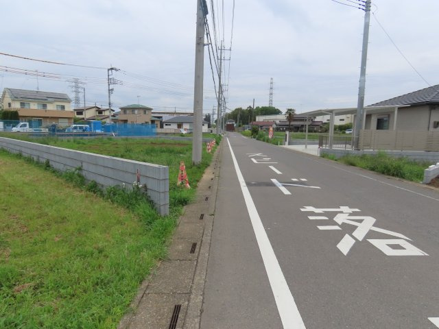 坂戸市石井売地の前面道路含む現地写真
