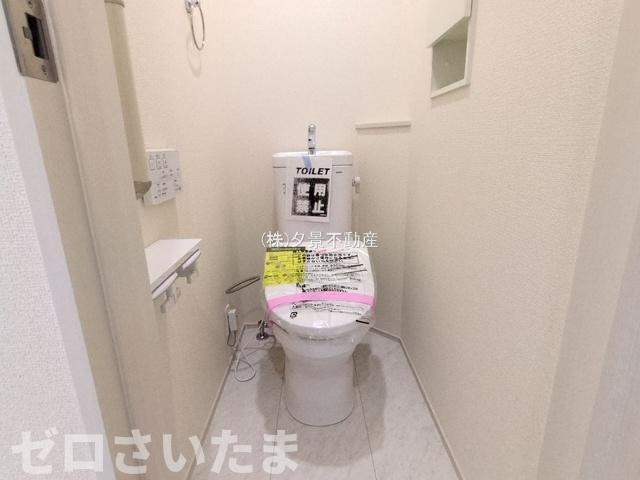 《仲介手数料無料》上尾市本町５丁目5-17新築一戸建てブルーミングガーデンのトイレ