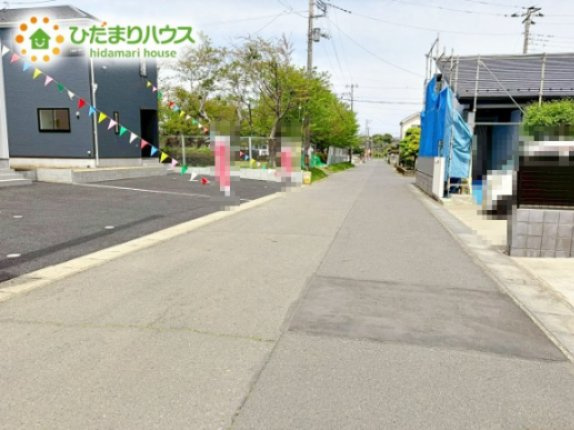 【前面道路含む現地写真】 | ひたちなか市平磯遠原町第2　新築戸建　3号棟 | 前面道路は車通りが少なく、お車の運転が苦手な方でも安心です