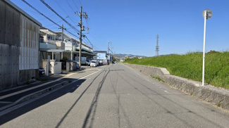 【前面道路含む現地写真】 | 茨木市西太田町　建築条件無し売土地 | 【接道種別】公道、【接道方位】東側、【間口】約14.7ｍ、
【道路幅員】車道部分：約7.2ｍ、歩道部分：約2.0ｍ　