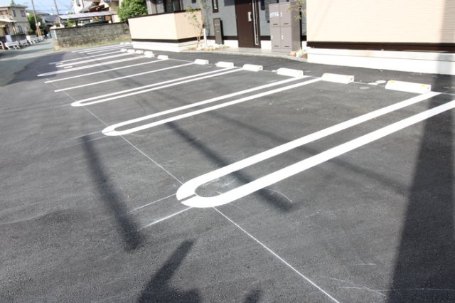 カトルカールⅡの駐車場