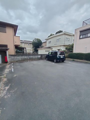 マンションオバタの駐車場