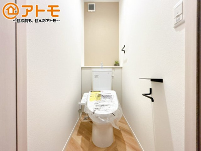 【トイレ】 | 沼津市寿町Ⅱ　新築一戸建て　全1棟 | 清潔感のあるトイレです！
