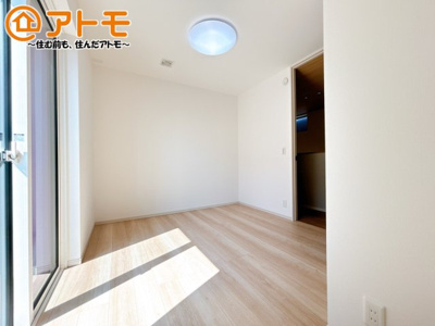 【子供部屋】 | 沼津市寿町Ⅱ　新築一戸建て　全1棟 | 広々使える収納付きの洋室です♪