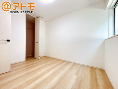 【子供部屋】 | 沼津市寿町Ⅱ　新築一戸建て　全1棟 | 収納豊富な洋室は使い勝手良好です！