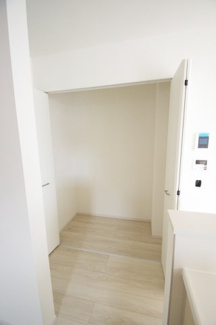 【収納】 | 【仲介手数料無料！！】日野市百草　新築戸建て（全1棟）1号棟　5899万円 | キッチン横の収納