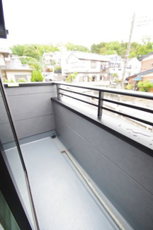 【バルコニー】 | 【仲介手数料無料！！】日野市百草　新築戸建て（全1棟）1号棟　5899万円