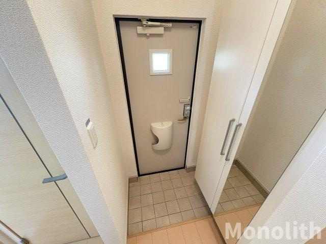 レジデンス根来の玄関