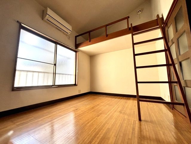 パインハイムの洋室