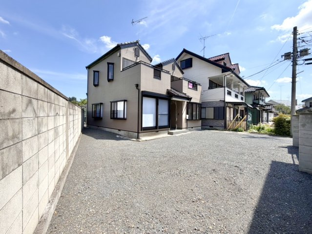 【中古戸建】足利市駒場町の外観|■外観｜外構や植栽の計画次第で自分好みにアレンジできる余白があり、住みながら楽しめる住まいです♪