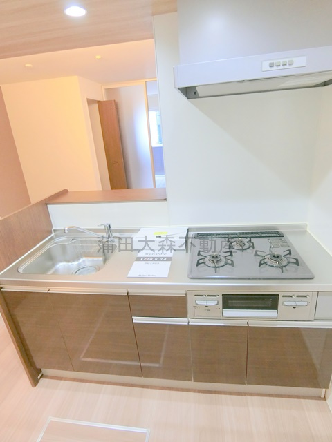 アンジュール蒲田のキッチン|３口ガスグリル付カウンター　システムキッチン