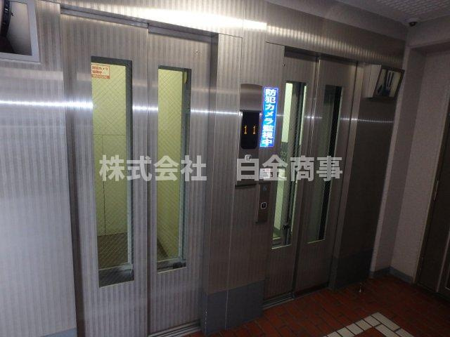 若葉台マンションのロビー|エレベーター付