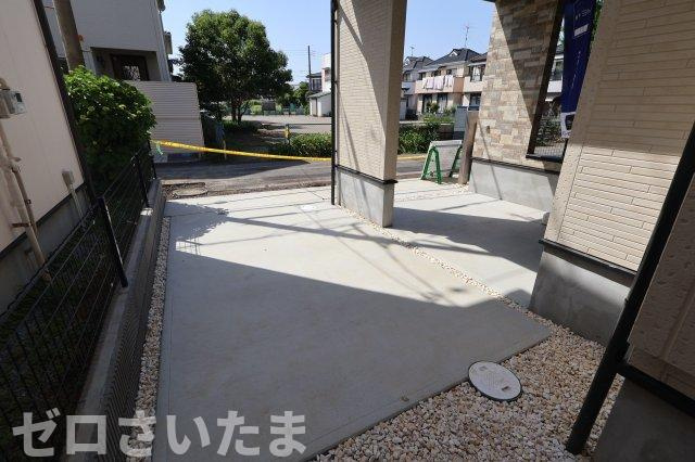 《仲介手数料無料》見沼区東大宮３丁目8-44新築一戸建てブルーミングガーデンの駐車場