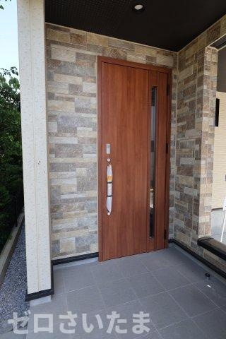 《仲介手数料無料》見沼区東大宮３丁目8-44新築一戸建てブルーミングガーデンの玄関