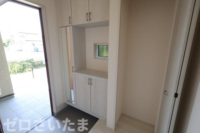 《仲介手数料無料》見沼区東大宮３丁目8-44新築一戸建てブルーミングガーデンの玄関