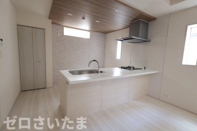 《仲介手数料無料》見沼区東大宮３丁目8-44新築一戸建てブルーミングガーデンのキッチン
