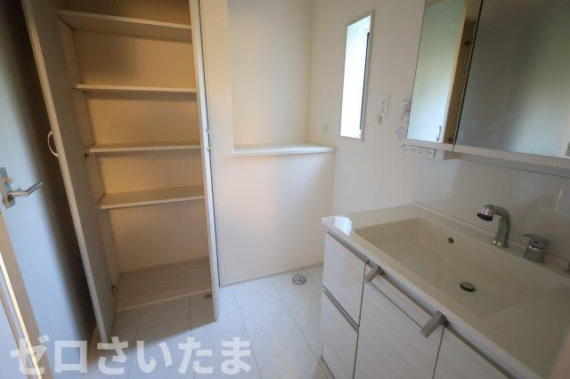 《仲介手数料無料》見沼区東大宮３丁目8-44新築一戸建てブルーミングガーデンのランドリースペース
