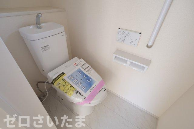 《仲介手数料無料》見沼区東大宮３丁目8-44新築一戸建てブルーミングガーデンのトイレ