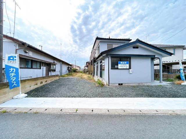 いわき市泉町滝尻字加賀前 中古住宅　陽当たり良好！ 4LDK 不動産プラスの庭|庭です。駐車場の他にお庭スペースがあるのでガーデニングやBBQなど幅広い用途で使えそうですね。