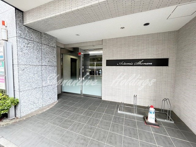 藤沢市湘南台２丁目の賃貸マンションのエントランス