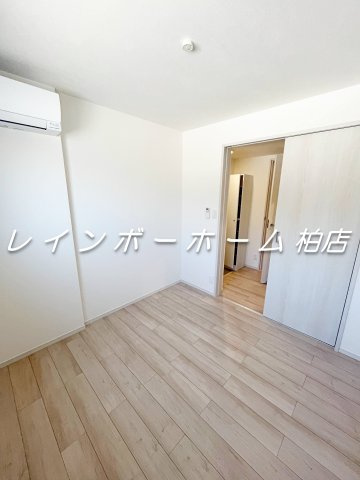 特典：仲介手数料が無料です!!の寝室|広くて明るい寝室