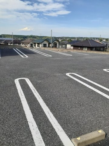 【駐車場】 | ブライト・ヒルサイトＢ | 駐車場があるので、車を買う予定の方も安心です